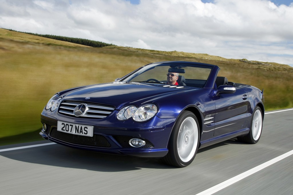 Green_Flag_Merc_SL._Credit_Mercedes