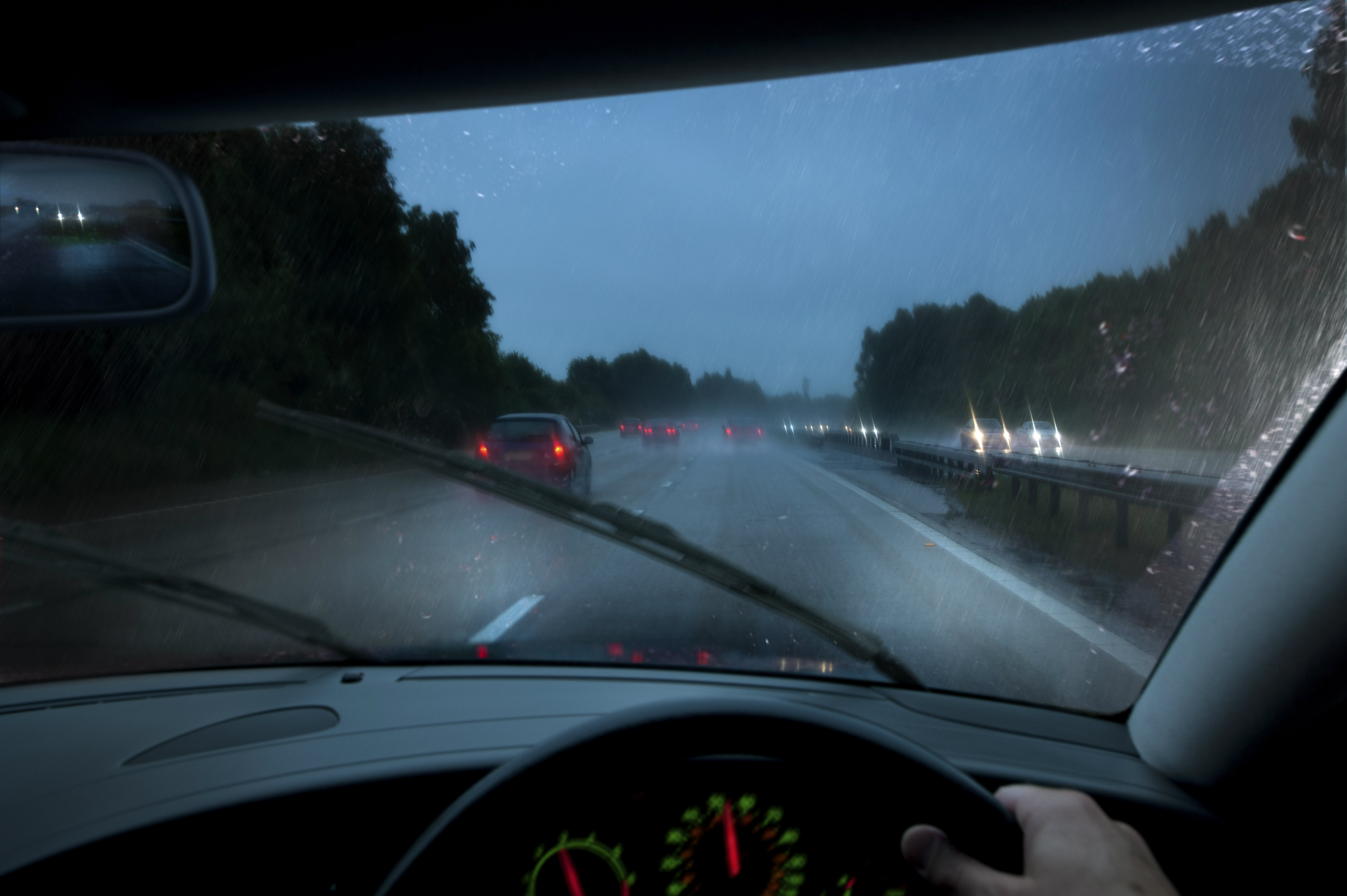 Expert driving advice for stormy weather and high winds