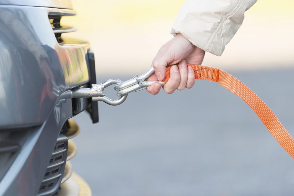 is it still legal to tow a car with a rope