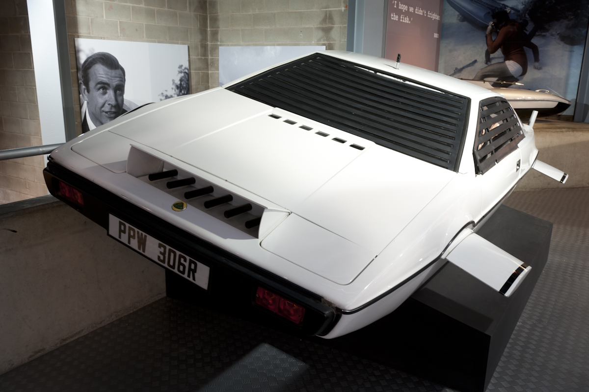 What was the coolest feature of the Lotus Esprit, which appeared in The Spy Who Loved Me?