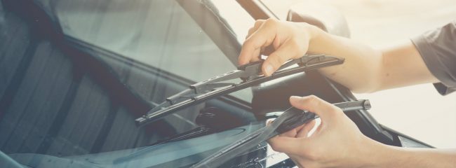 How do you know if windscreen wipers need replacing?