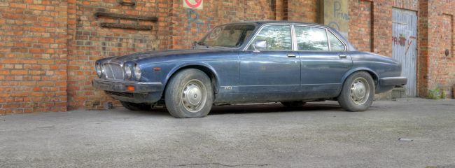 The posh Jaguar XJ12 starred in which spoof zombie apocalypse?