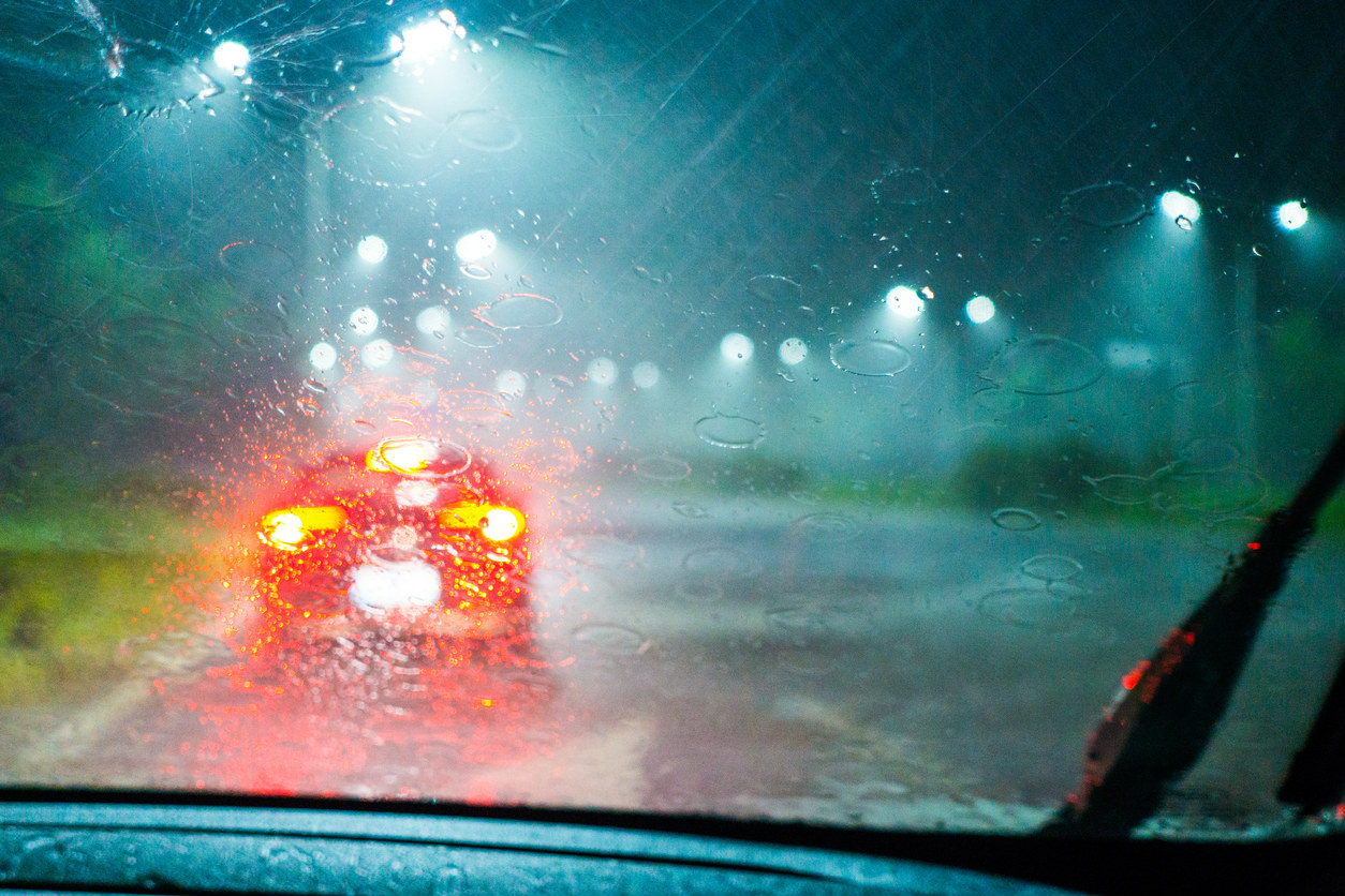 When roads are wet or slippery what should be the minimum gap to the car in front?