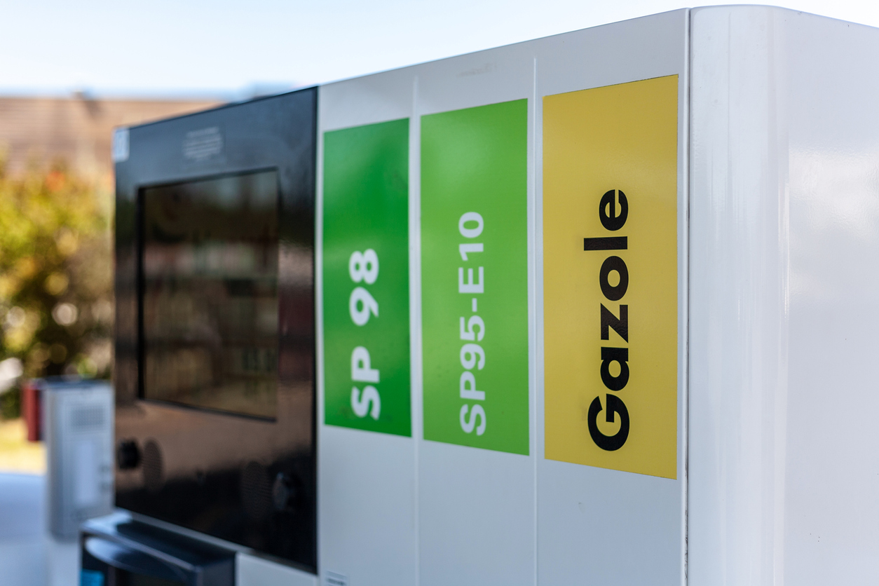 gas-fuel-station-b7-gasoline-sp-98-sp95-e10-diesel-in-a-plant