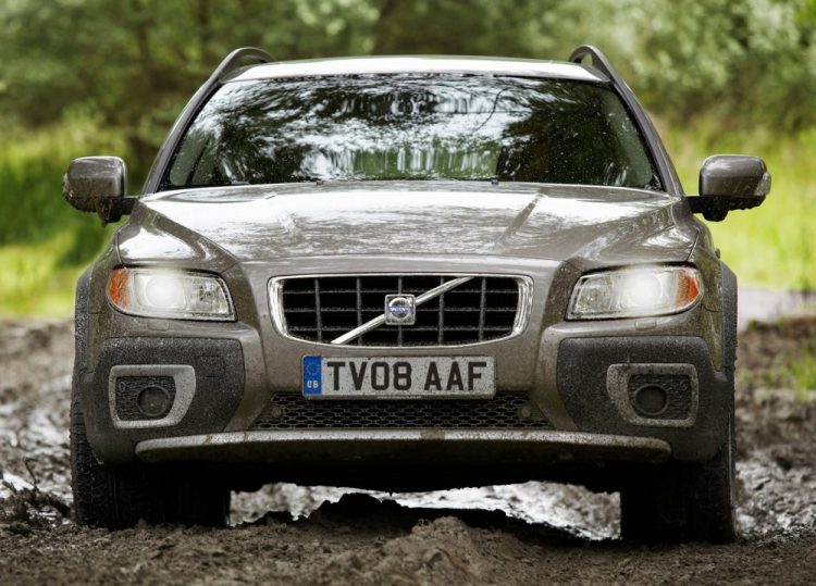 Driving slowly and steadily is the key to not getting stuck in mud (© Volvo)