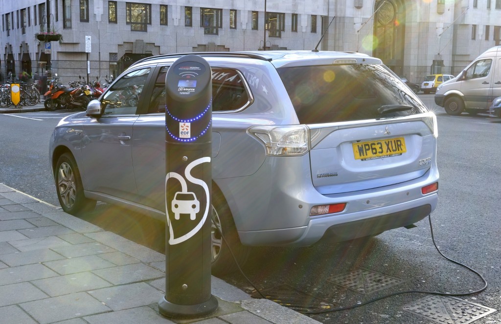 Are plugin electric cars any cheaper? Green Flag