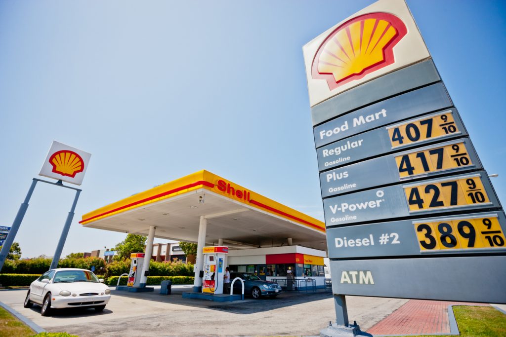 shell-gas-station-california-usa-green-flag